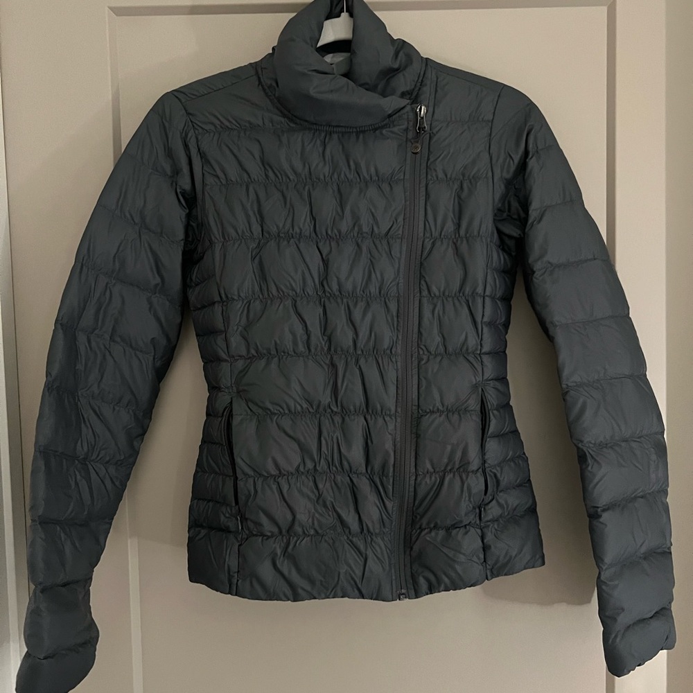 Athleta women’s short puff coat